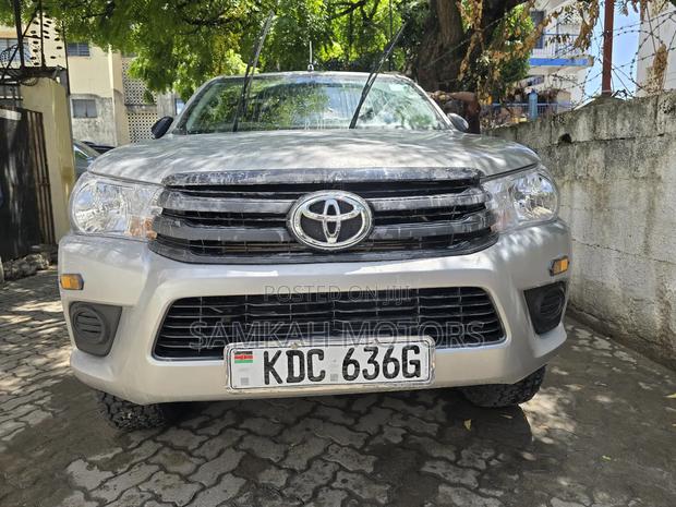 Toyota Hilux 2020 Gray