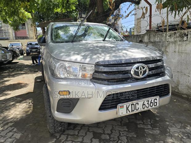 Toyota Hilux 2020 Gray