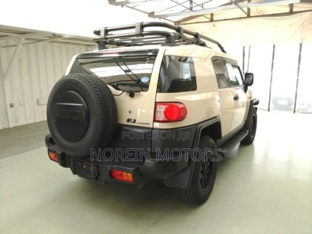 Toyota FJ Cruiser 2018 Beige