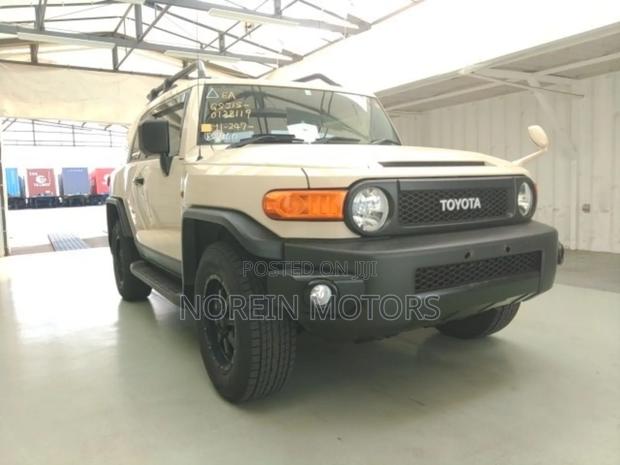 Toyota FJ Cruiser 2018 Beige