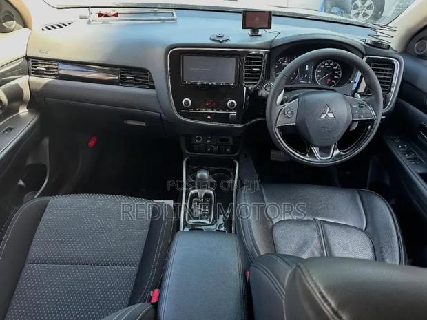 Mitsubishi Outlander ES S-AWC 2020 Brown