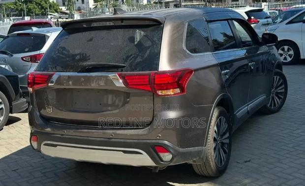 Mitsubishi Outlander ES S-AWC 2020 Brown