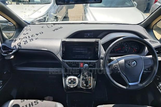 Toyota Noah 2018 White