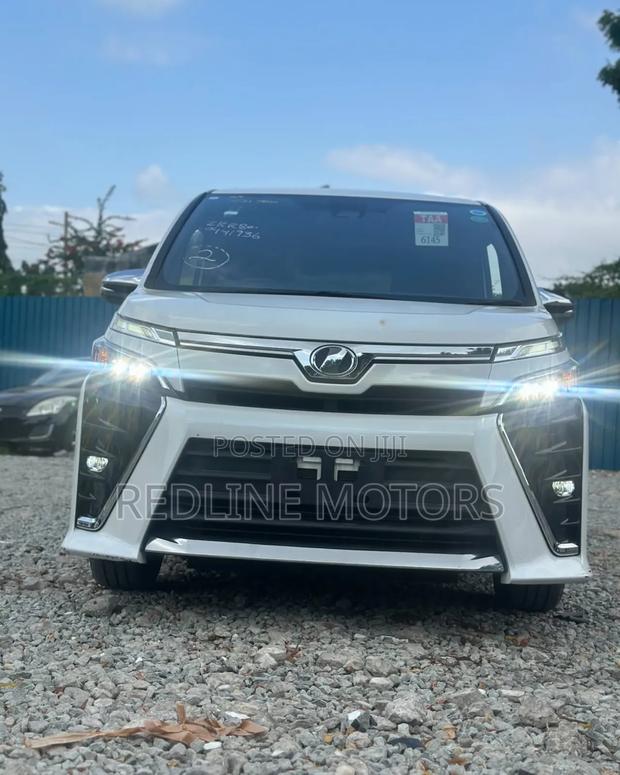 Toyota Voxy 2018 White