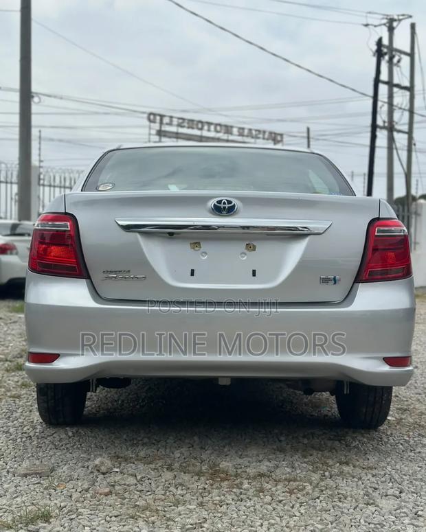 Toyota Axio 1.5 Hybrid 2WD 2019 Silver