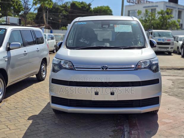 Toyota Spade 1.5 2018 Silver