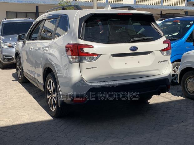 Subaru Forester 2.5i Touring AWD 2018 Off white
