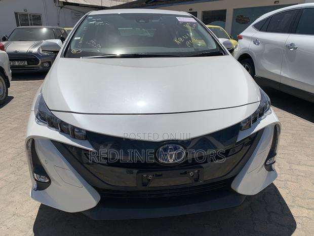 Toyota Prius One 2018 Pearl