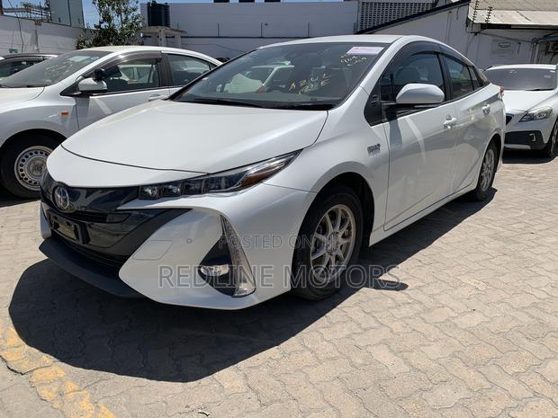 Toyota Prius One 2018 Pearl