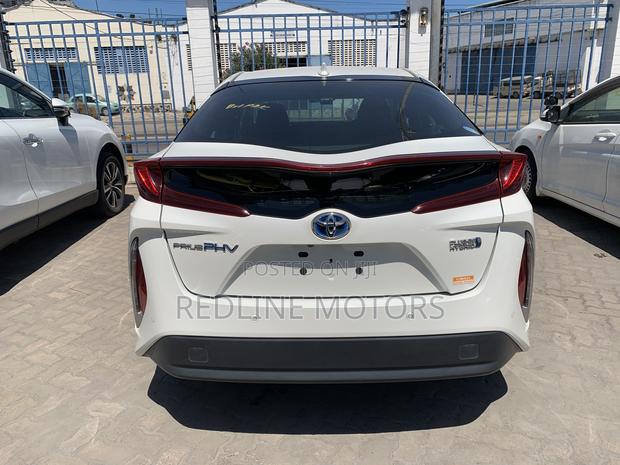 Toyota Prius One 2018 Pearl