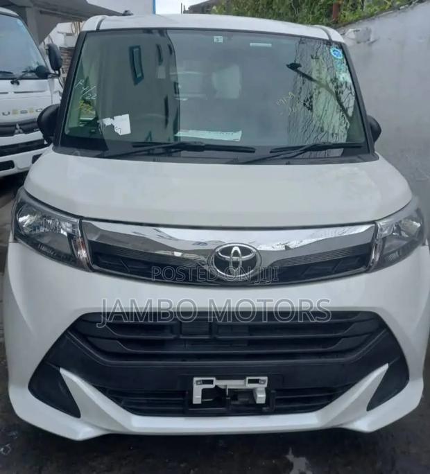 Toyota Tank 1.0 FWD 2018 White
