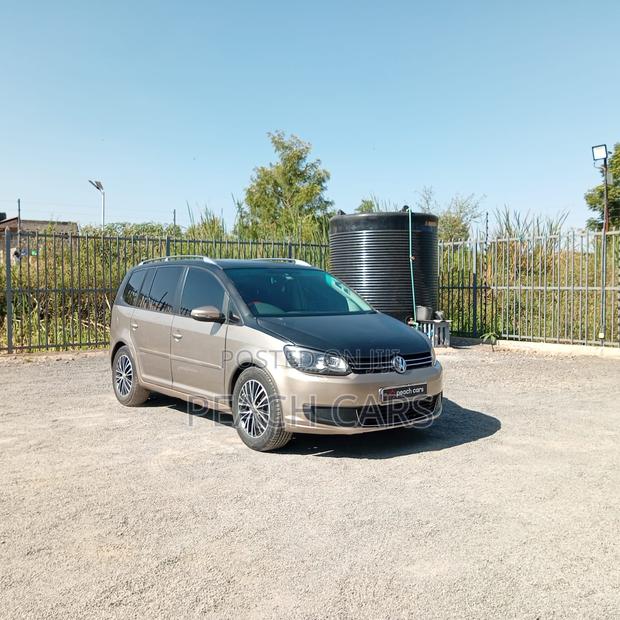 Volkswagen Touran 2014 Gold