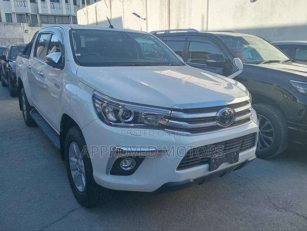 Toyota Hilux 2020 White