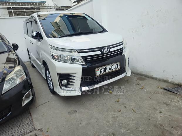 Toyota Noah 2015 White
