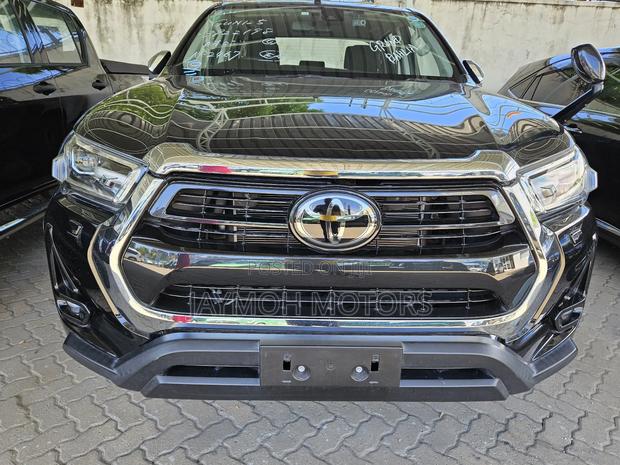 Toyota Hilux 2022 Black
