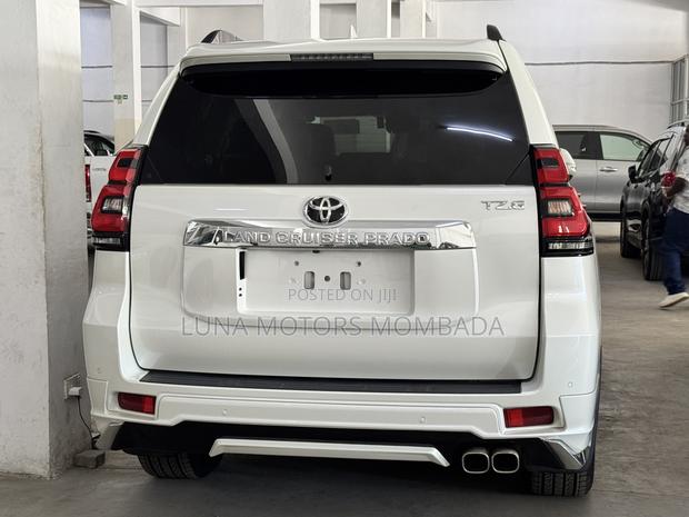 Toyota Land Cruiser Prado 2019 White
