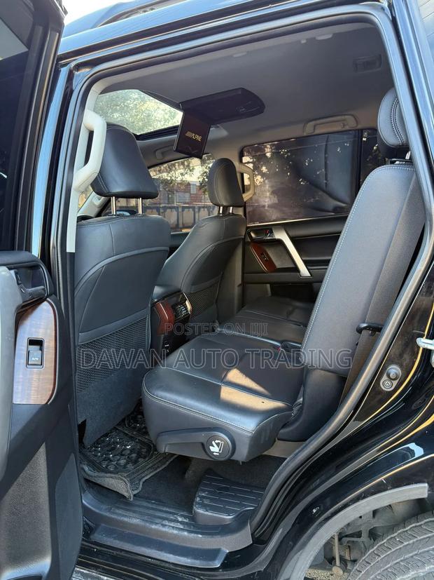 Toyota Land Cruiser Prado 2016 Black