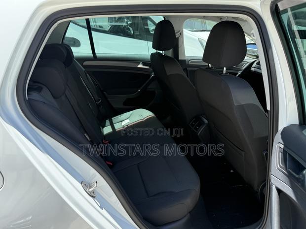 Volkswagen Golf TSI S FWD 2018 White