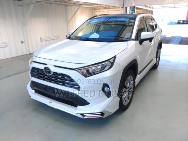 Toyota RAV4 2019 White