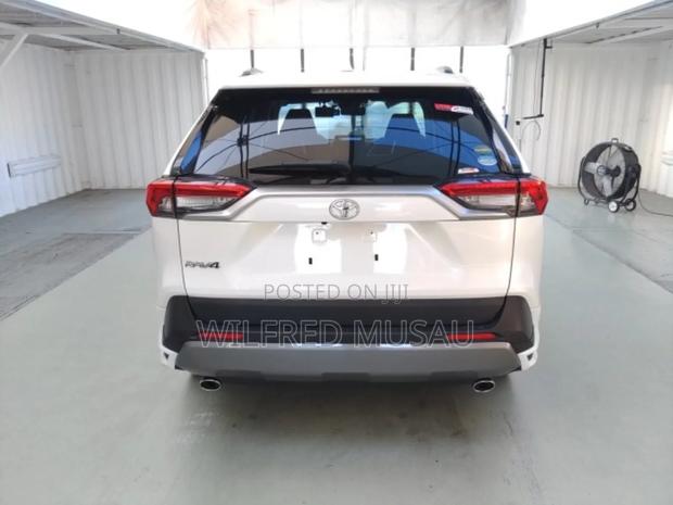Toyota RAV4 2019 White