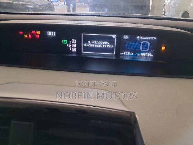 Toyota Prius 2018 Silver