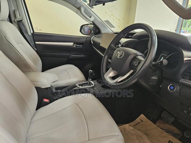Toyota Hilux 2019 White