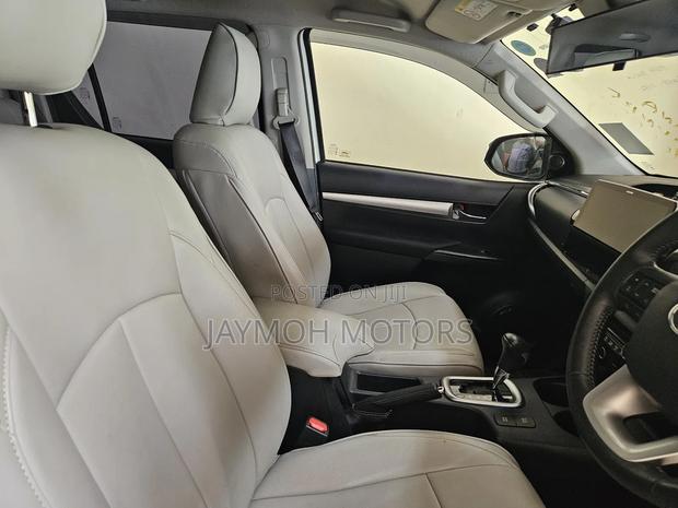 Toyota Hilux 2019 White