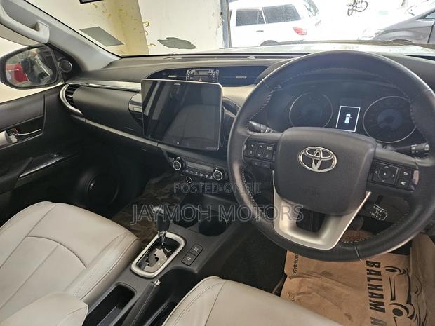 Toyota Hilux 2019 White
