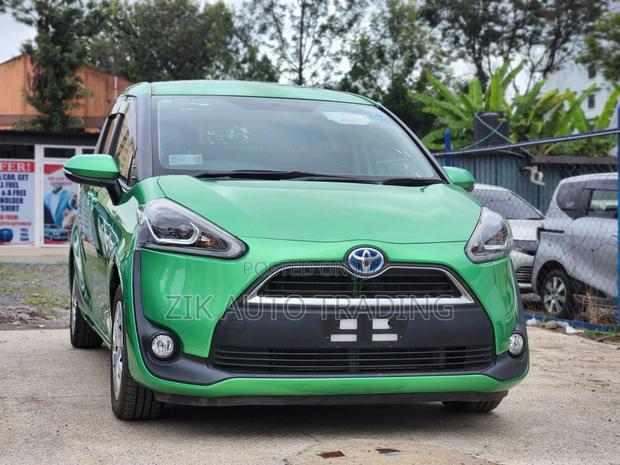 Toyota Sienta 2017 Green