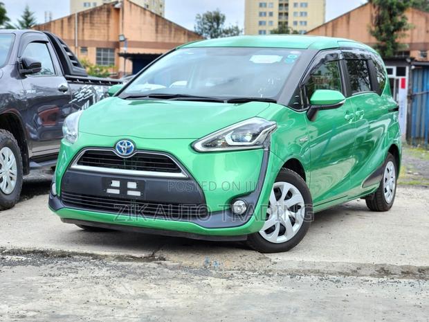 Toyota Sienta 2017 Green
