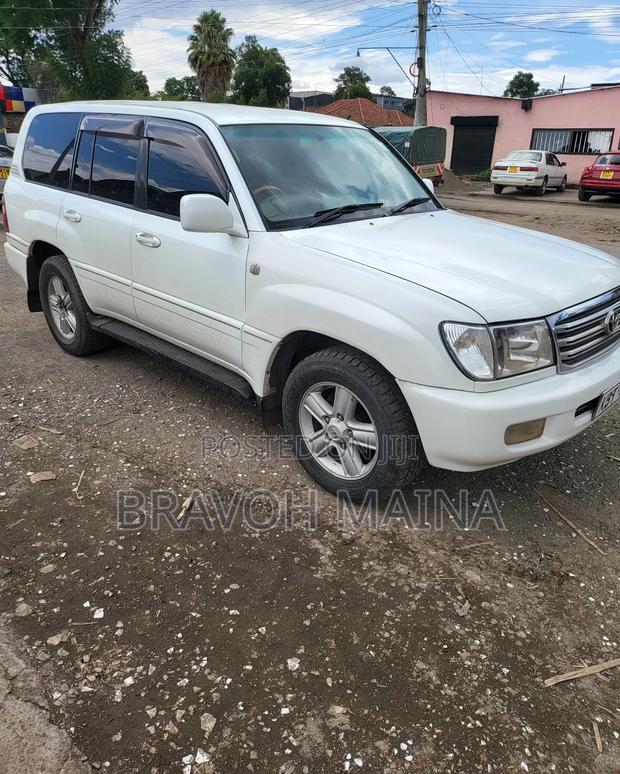 Toyota Land Cruiser 2005 White