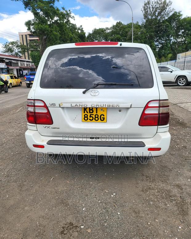Toyota Land Cruiser 2005 White