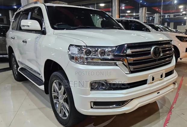 Toyota Land Cruiser 4.6 V8 ZX 2018 White