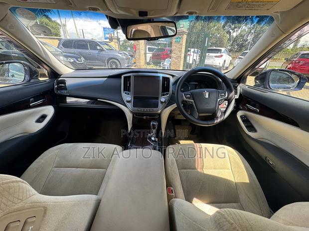 Toyota Crown 2017 Blue