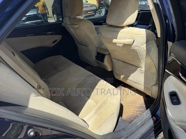 Toyota Crown 2017 Blue