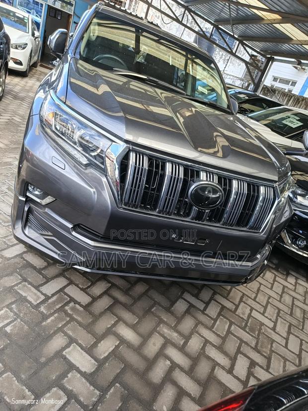 Toyota Land Cruiser Prado 2.8 2018 Gray