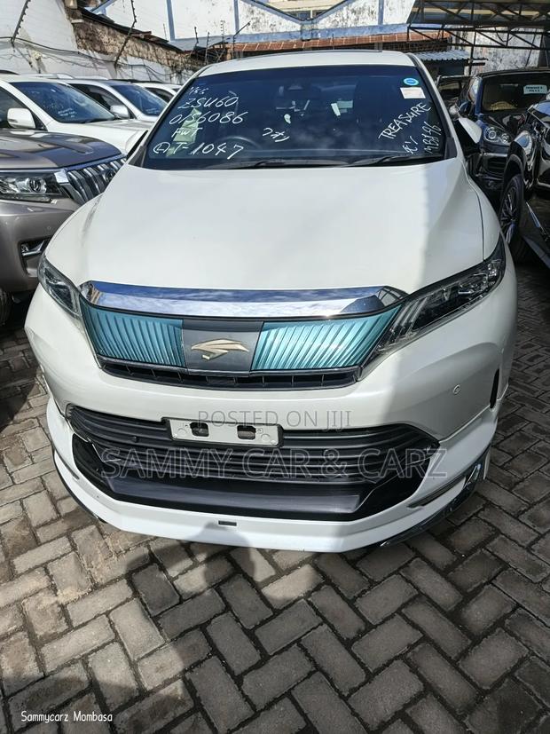Toyota Harrier 2.0 2018 White