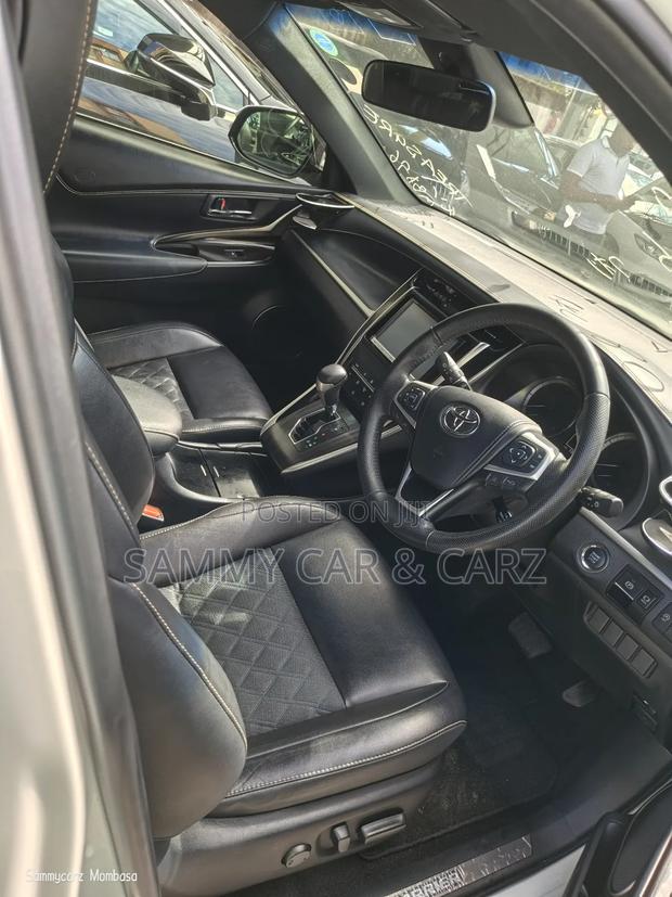 Toyota Harrier 2.0 2018 White