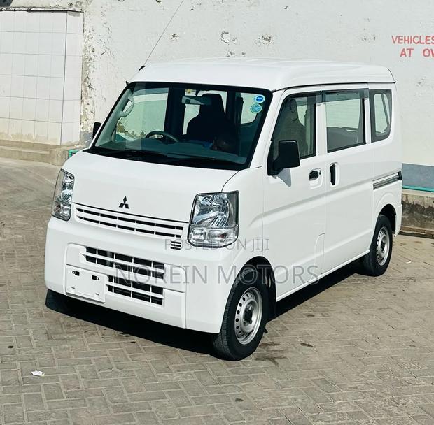 Suzuki Every Wagon 2018 Off white