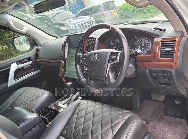 Toyota Land Cruiser 2018 Off white