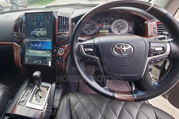 Toyota Land Cruiser 2018 Off white