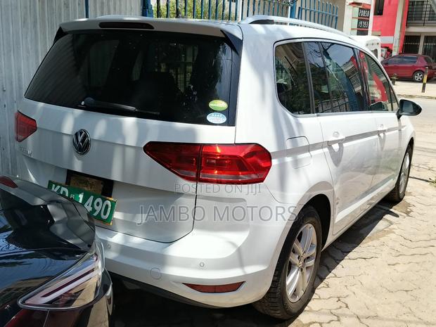 Volkswagen Touran 2018 White