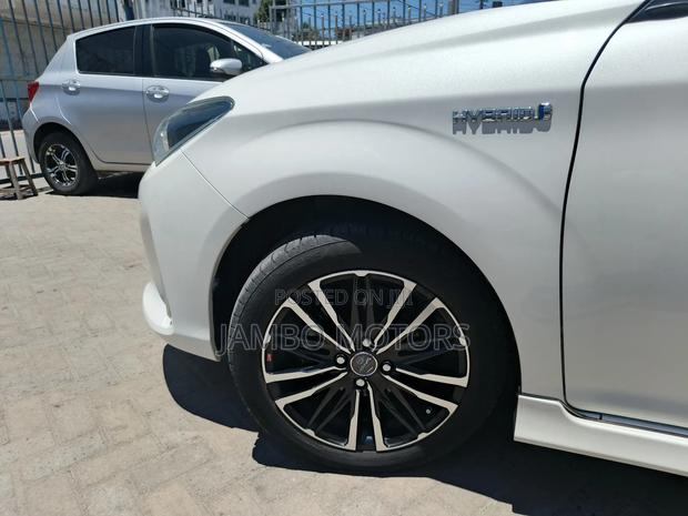 Toyota Corolla Fielder 1.5 Hybrid FWD 2019 White