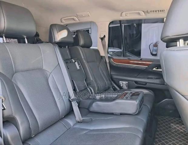 Lexus LX 570 AWD 2018 White