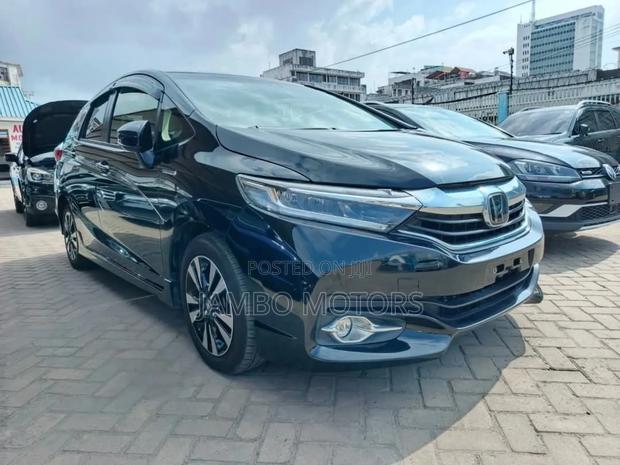 Honda Fit Shuttle 1.5 Hybrid 2WD 2018 Black