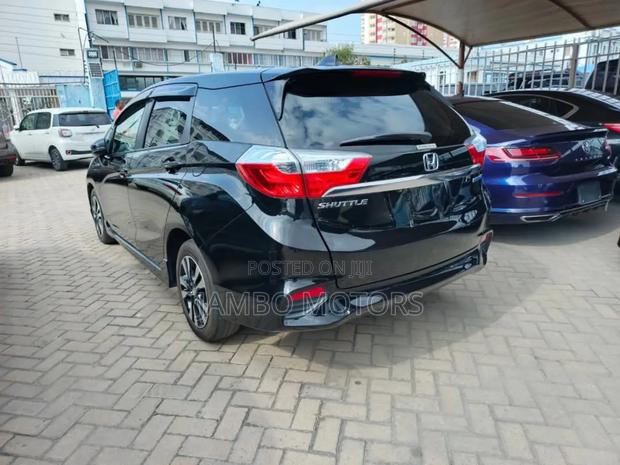 Honda Fit Shuttle 1.5 Hybrid 2WD 2018 Black
