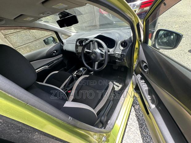 Nissan Note 2017 Green