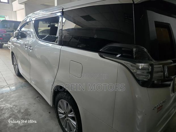 Toyota Vellfire 2016 White
