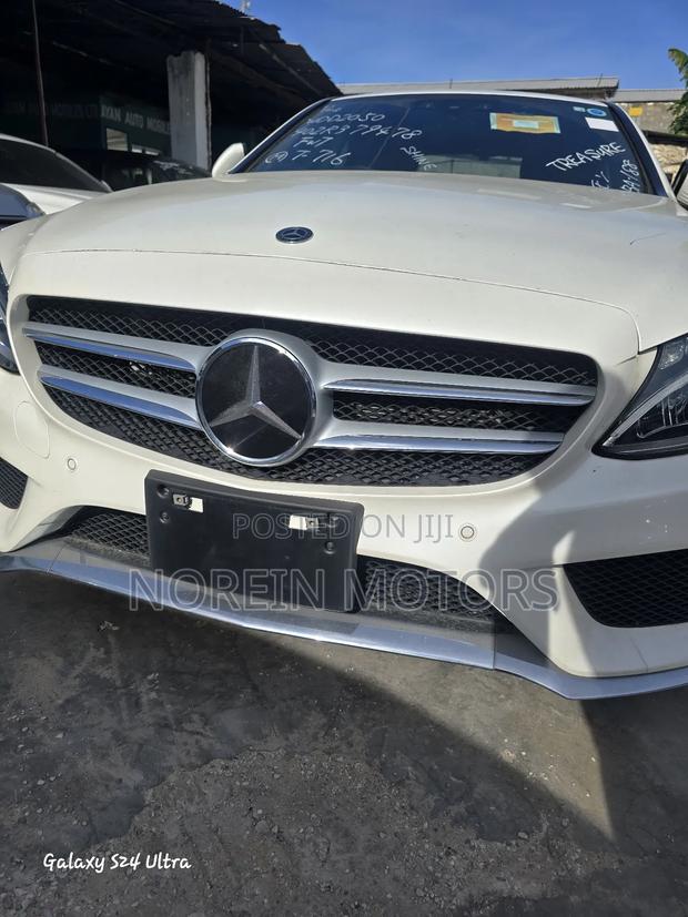 Mercedes-Benz C180 2018 Off white