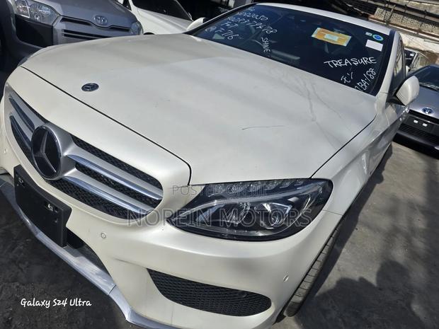 Mercedes-Benz C180 2018 Off white